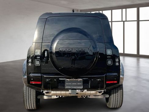 New 2026 Land Rover Defender 110 X-Dynamic SE image 4