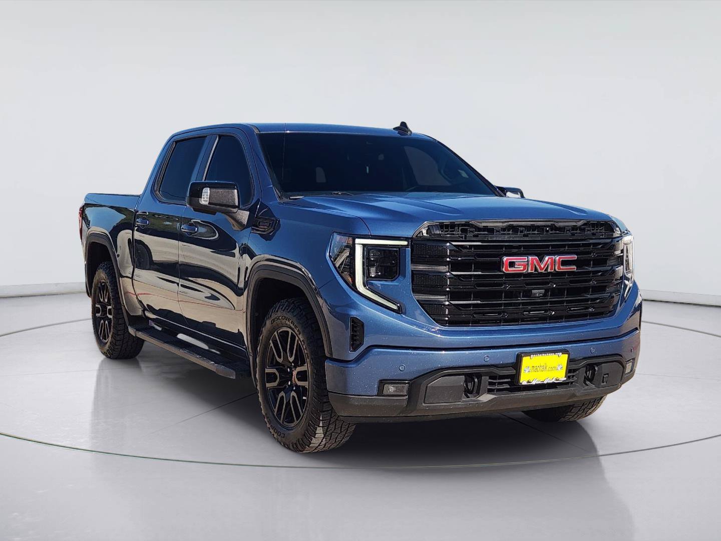 Used 2024 GMC Sierra 1500 Elevation w/ Elevation Premium Package AWD/4WD image 3