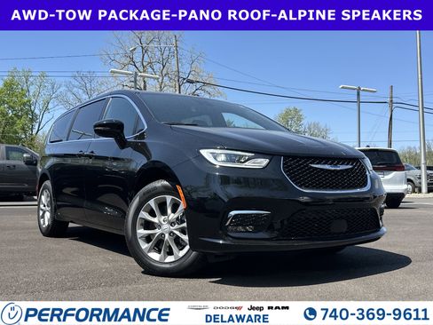 New 2026 Chrysler Pacifica Limited w/ Trailer Tow Group AWD/4WD image 1