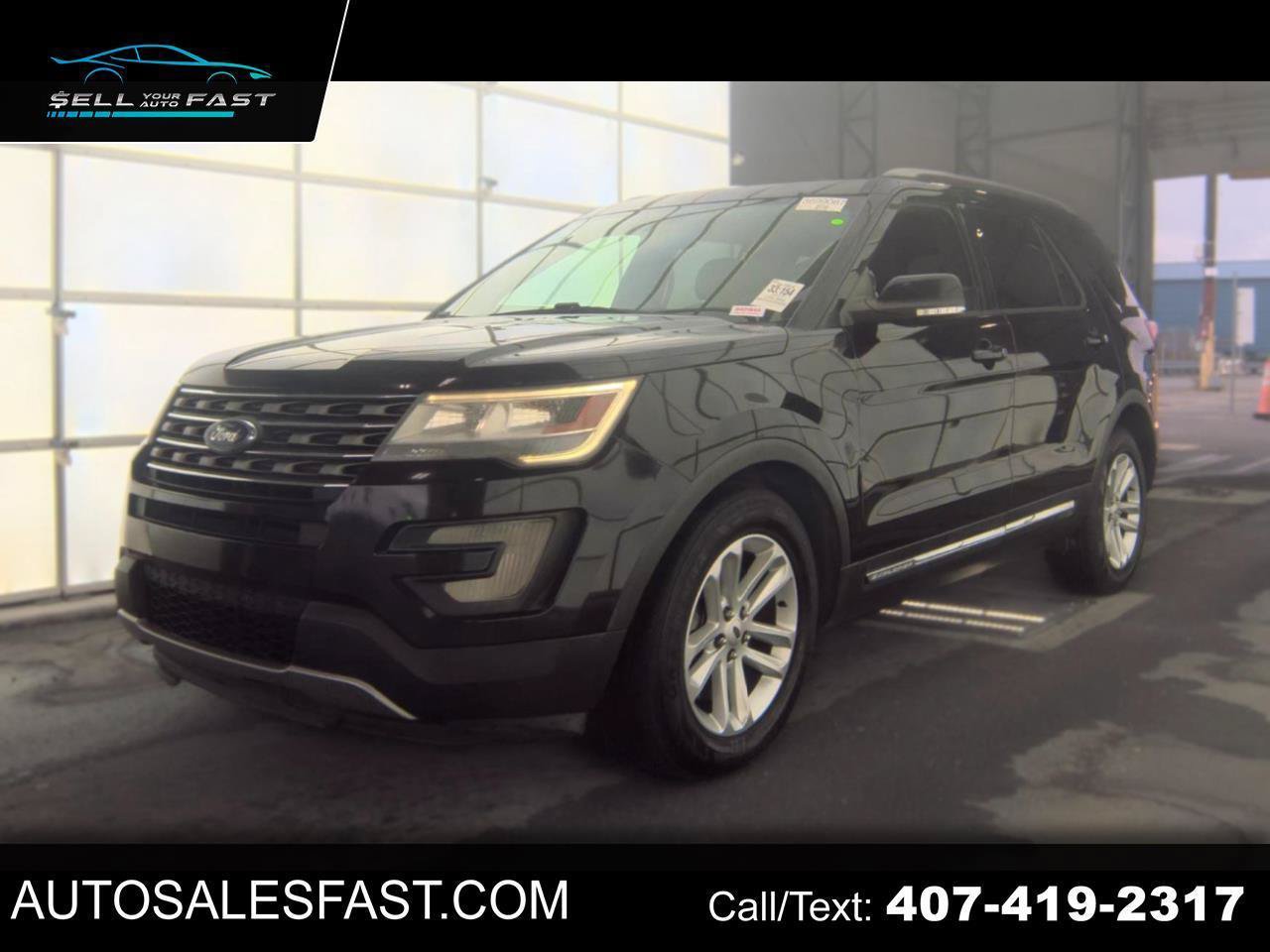 Used 2017 Ford Explorer XLT FWD image 1