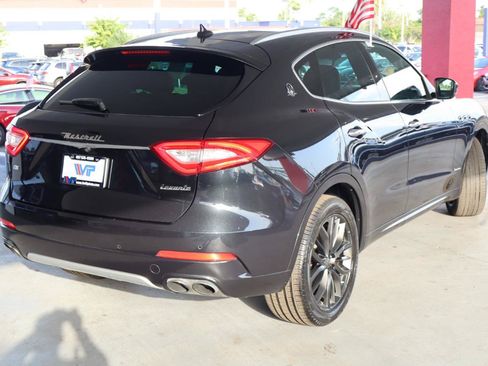 Used 2018 Maserati Levante GranLusso AWD/4WD image 5