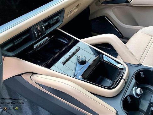 Used 2024 Porsche Cayenne Turbo image 16
