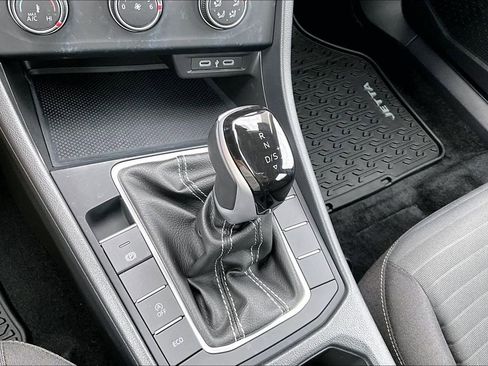 Certified 2024 Volkswagen Jetta S image 27