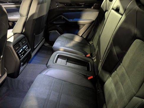 Certified 2025 Porsche Cayenne Turbo GT AWD/4WD image 24