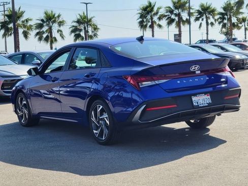 Used 2025 Hyundai Elantra SEL FWD image 3