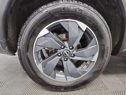 Used 2025 Nissan Rogue SV FWD image 46
