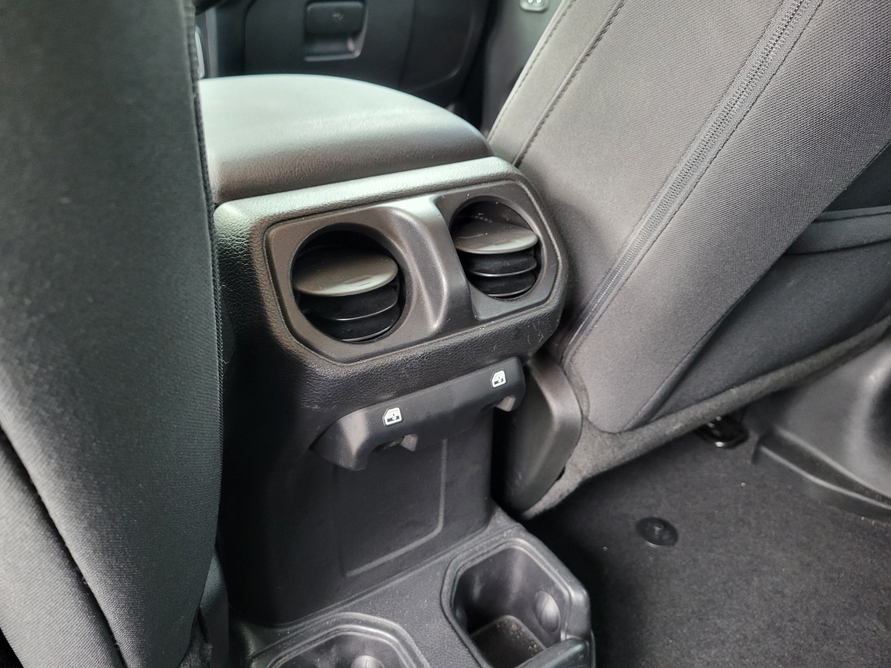 Used 2018 Jeep Wrangler Unlimited Sport S AWD/4WD image 14