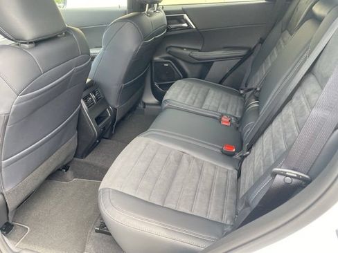 New 2026 Mitsubishi Outlander LE FWD image 24