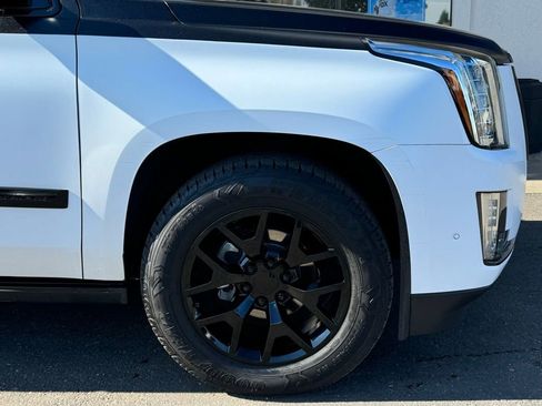 Used 2018 Cadillac Escalade Platinum image 2