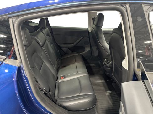 Certified 2023 Tesla Model Y AWD image 11