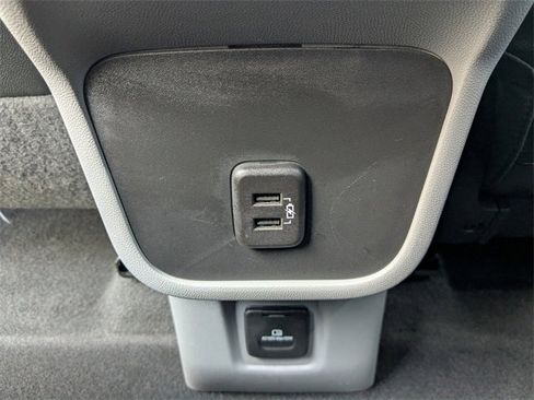 Used 2023 GMC Terrain SLT image 17