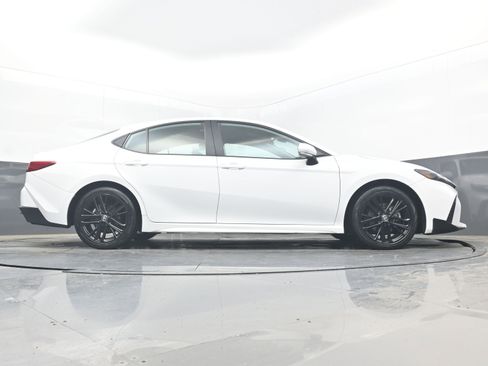 Used 2025 Toyota Camry SE FWD image 29