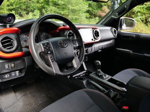 Used 2020 Toyota Tacoma TRD Sport image 2