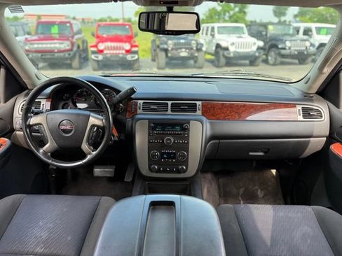 Used 2013 GMC Yukon XL SLE w/ Convenience Package AWD/4WD image 2