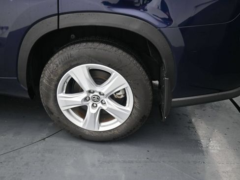Used 2023 Toyota Highlander LE AWD/4WD image 15