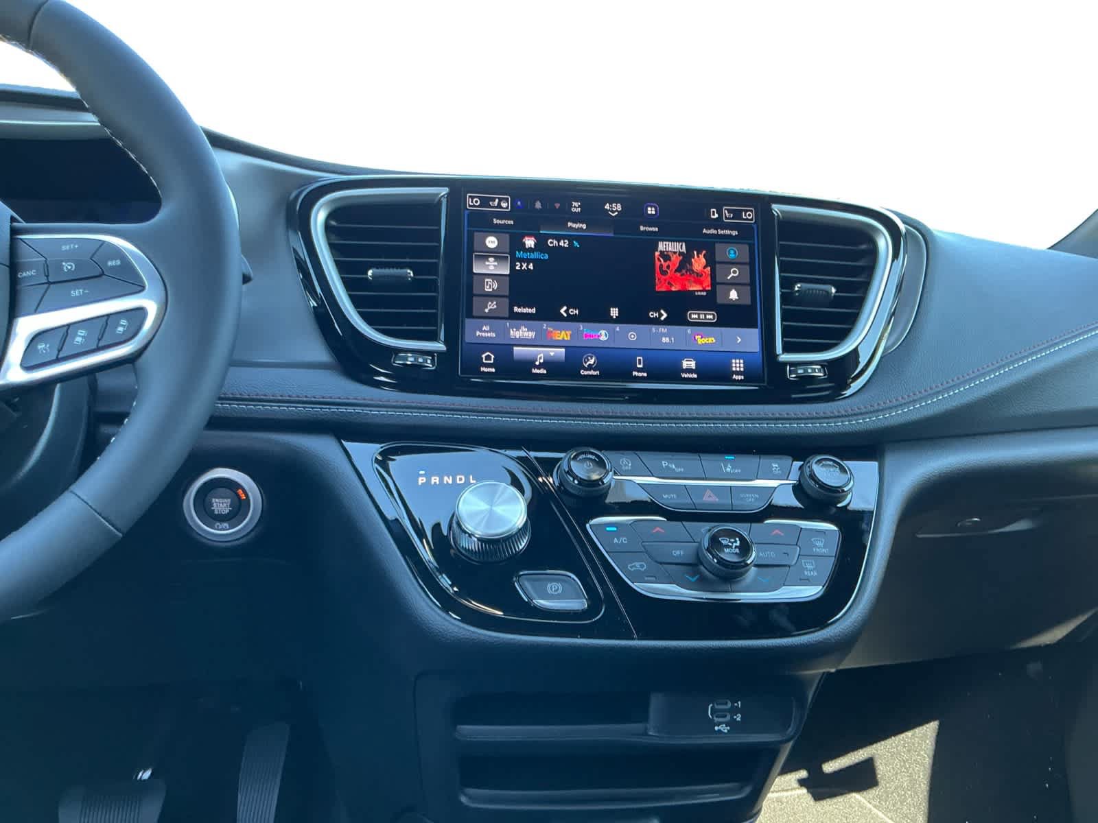 New 2027 Chrysler Pacifica Select AWD/4WD image 11