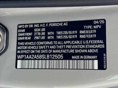 Certified 2025 Porsche Macan AWD/4WD image 27