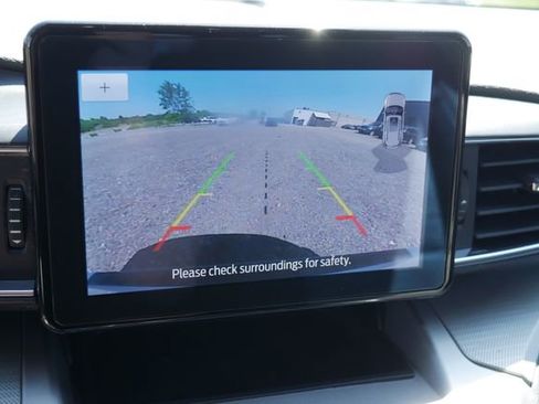 Used 2022 Ford Explorer XLT w/ Equipment Group 202A AWD/4WD image 5