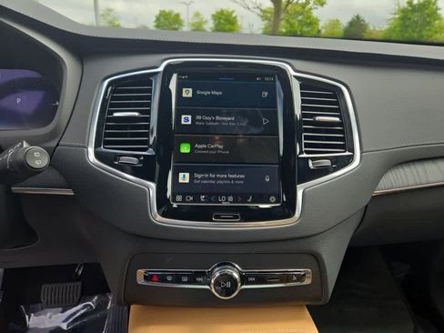 Used 2025 Volvo XC90 T8 Ultra w/ Protection Package Premier image 20