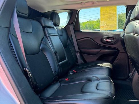 Used 2019 Jeep Cherokee Trailhawk w/ Comfort/Convenience Group AWD/4WD image 12