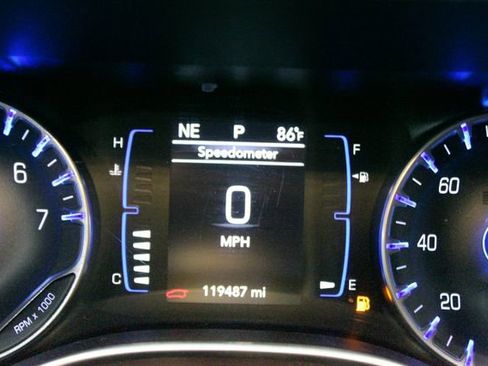 Used 2020 Chrysler Voyager Lxi FWD image 24