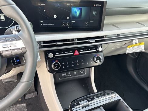 New 2025 Hyundai Tucson Limited image 28