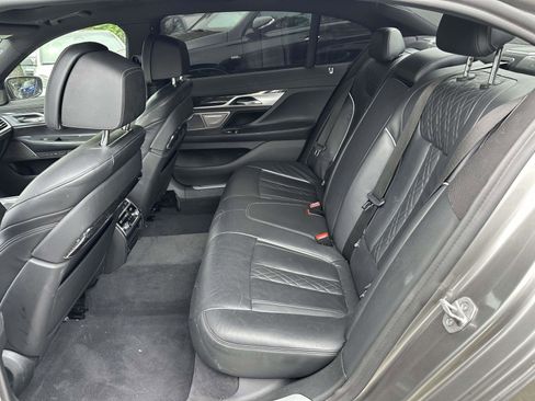 Used 2022 BMW 750i xDrive w/ M Sport Package AWD/4WD image 17