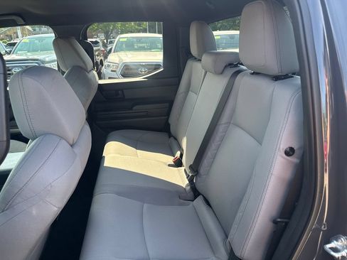 Used 2025 Toyota Tacoma SR5 AWD/4WD image 37