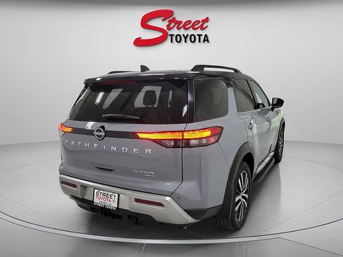 Used 2024 Nissan Pathfinder Platinum image 4