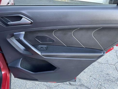 Used 2022 Volkswagen Tiguan SE image 45