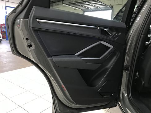 Used 2023 Audi Q3 2.0T Premium Plus w/ Premium Plus Package image 7