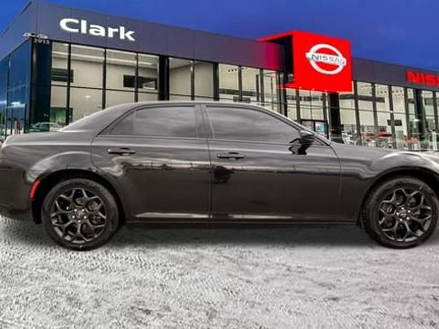 Used 2019 Chrysler 300 S image 8