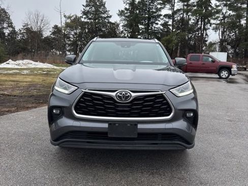 Used 2020 Toyota Highlander Limited image 3