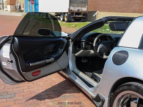 Used 2003 Chevrolet Corvette Coupe RWD image 25