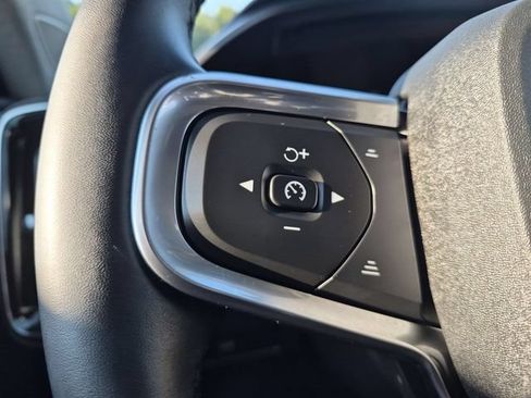 Used 2024 Volvo XC40 B5 Plus AWD/4WD image 17