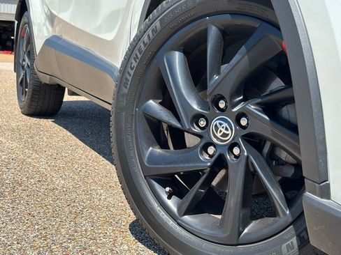 Used 2021 Toyota C-HR Limited image 2