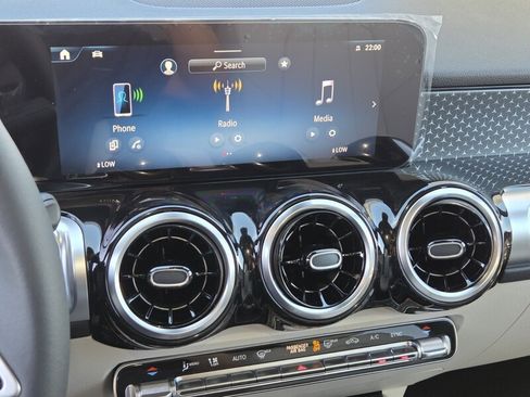 New 2026 Mercedes-Benz GLB 250 image 23