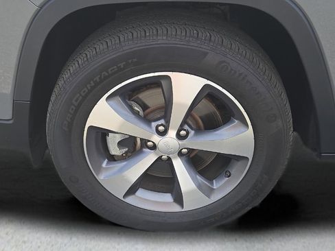 Used 2021 Jeep Cherokee Limited image 8