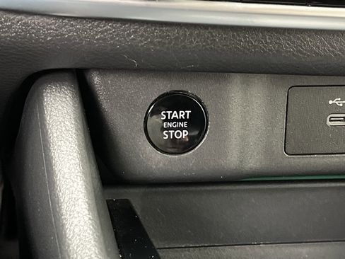 Used 2025 Nissan Rogue SV AWD/4WD image 19