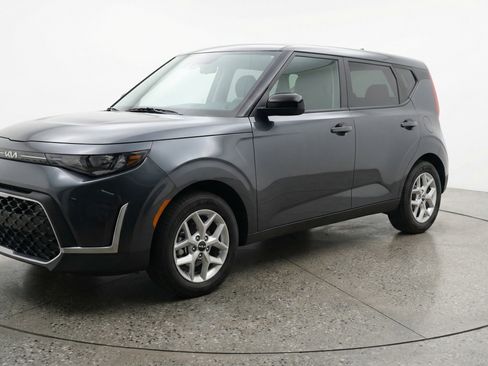 Used 2025 Kia Soul LX w/ LX Technology Package FWD image 3