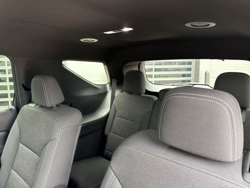 Used 2024 Chevrolet Traverse LT image 7