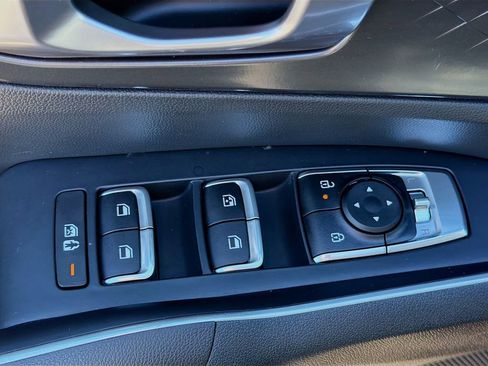 Used 2024 Kia Sorento S image 27