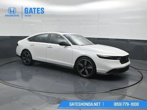 Used 2023 Honda Accord Sport image 4