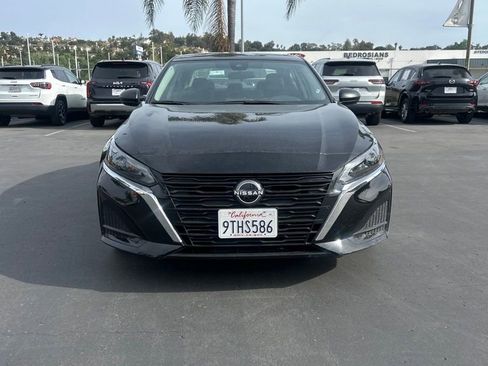 Used 2025 Nissan Altima 2.5 SV image 11