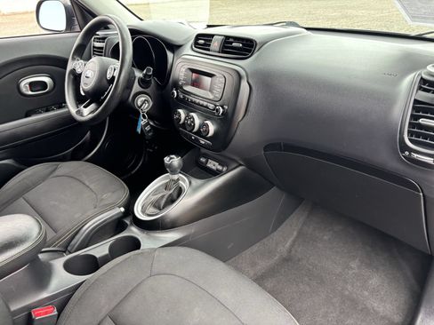 Used 2015 Kia Soul + FWD image 13