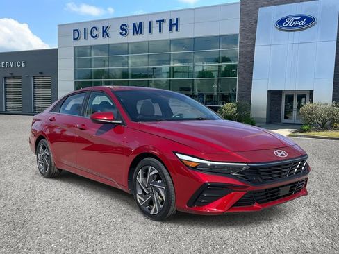 Used 2025 Hyundai Elantra SEL image 1