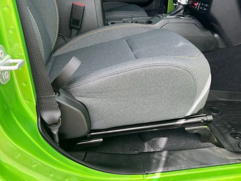 Used 2025 Jeep Wrangler Willys image 17