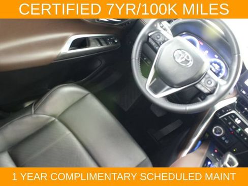 Used 2024 Toyota Venza Limited AWD/4WD image 16