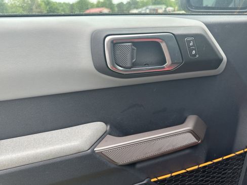 Used 2023 Ford Bronco Badlands image 11