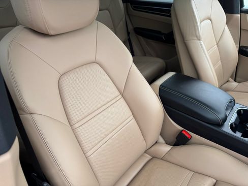 Used 2019 Porsche Cayenne AWD/4WD image 10